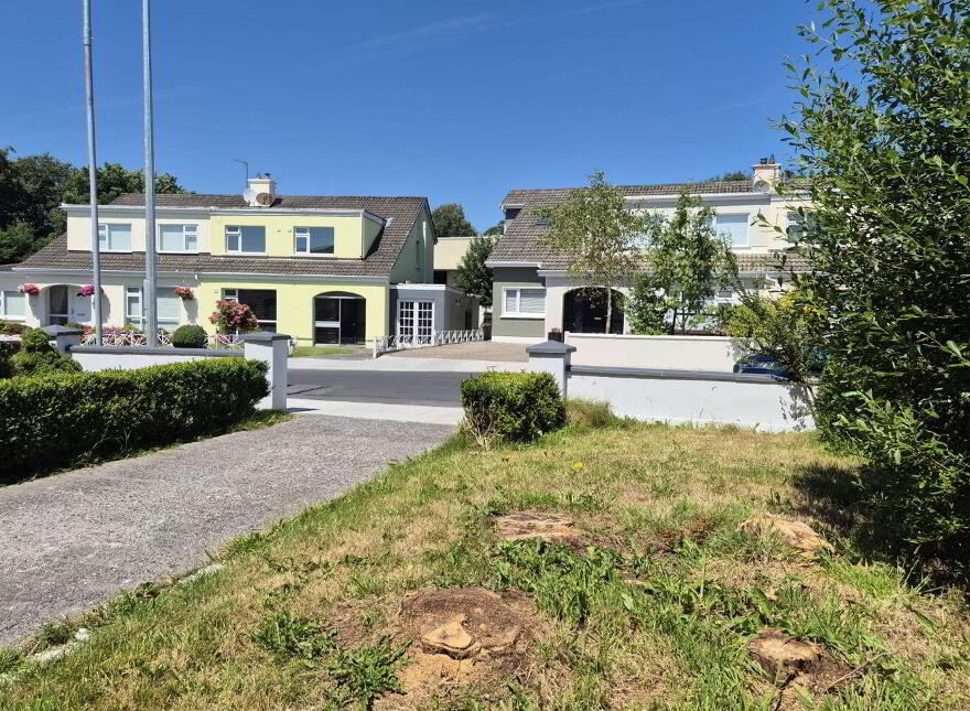Dooneen, 4 Parkview Drive, Tuam, H54KN24