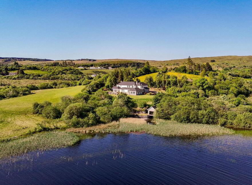 Kitts Bay - Lake Shore House, Glann Road, Oughterard, H91PN7P
