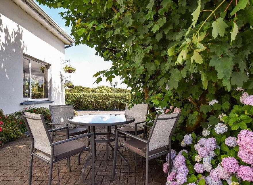 Mannin Lodge, Derrigimlagh, Ballyconneely, H71DP48