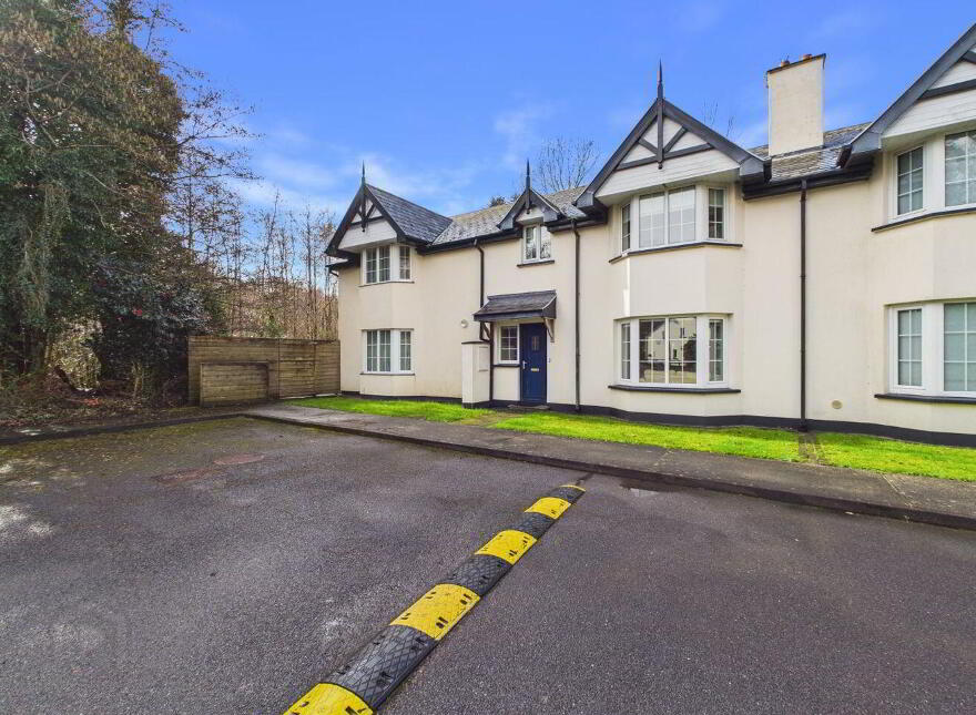1 & 1A Lansdowne Village, Kenmare, V93W974