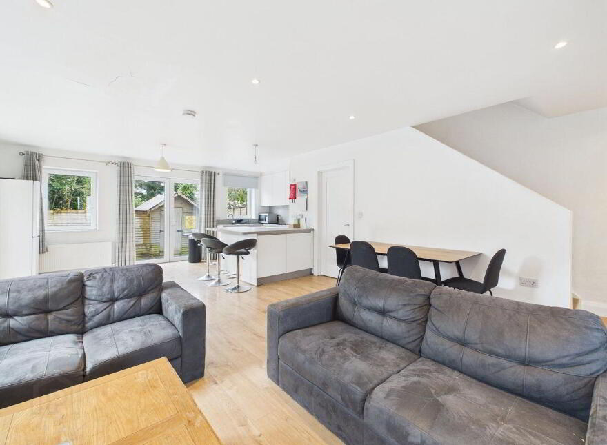 1 & 1A Lansdowne Village, Kenmare, V93W974