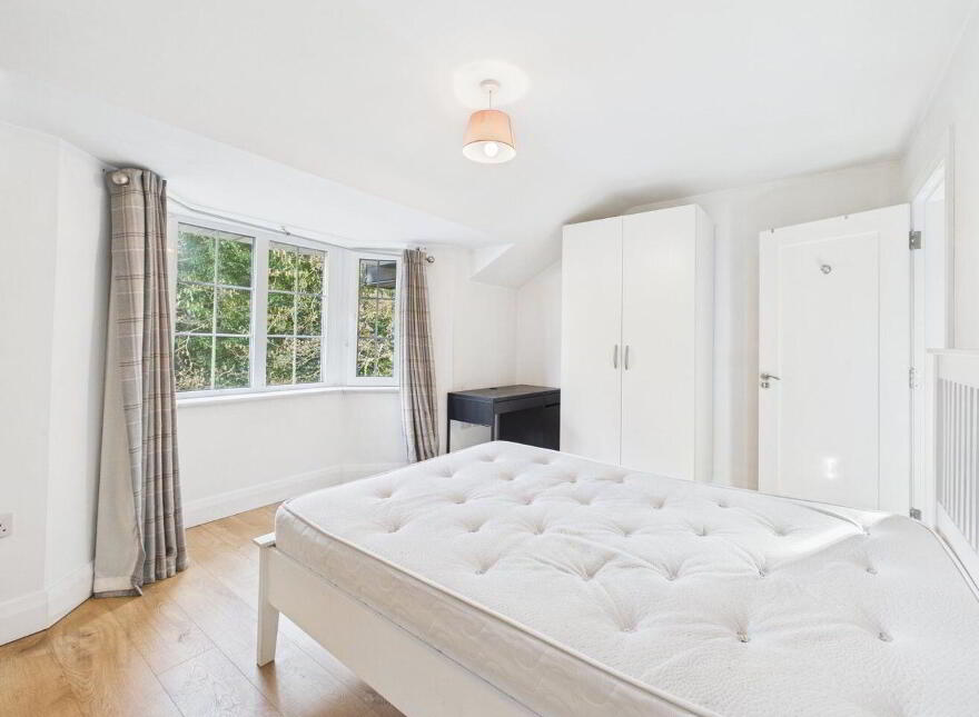 1 & 1A Lansdowne Village, Kenmare, V93W974