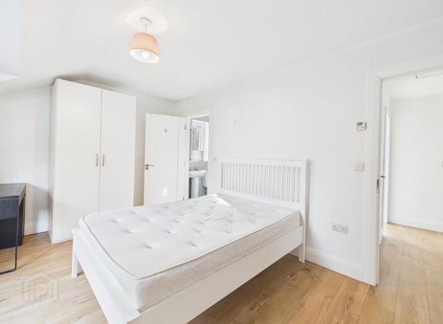 1 & 1A Lansdowne Village, Kenmare, V93W974