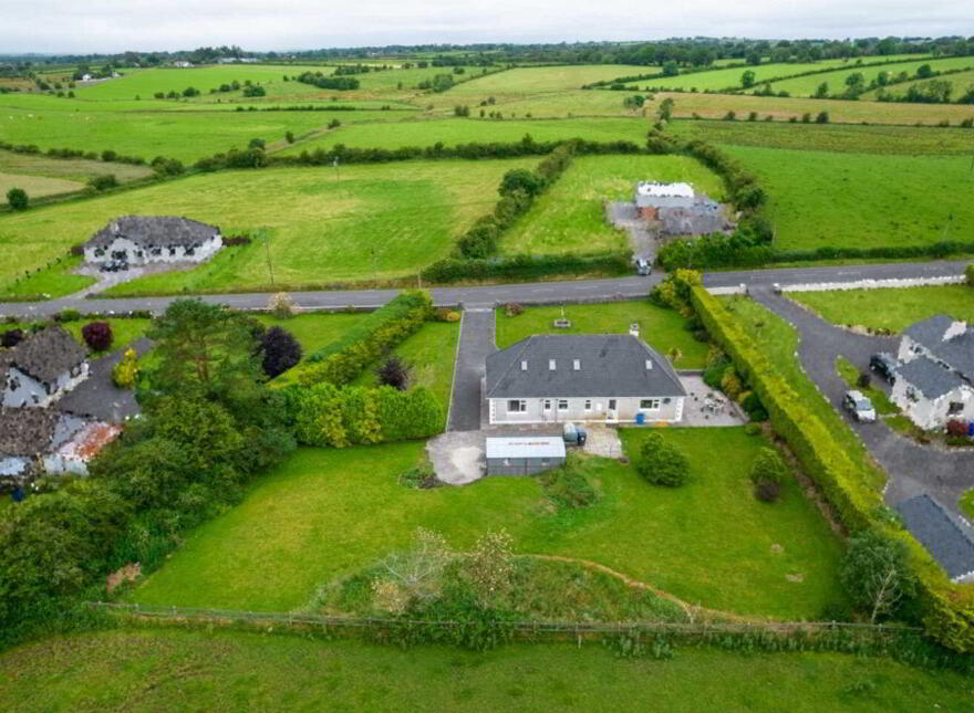 Cill Castle Lodge, Timanagh, Ballintubber, Roscommon Town, F45HE44