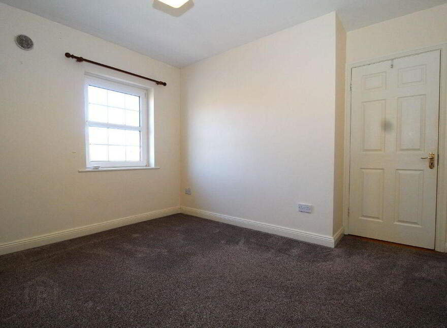 6 Parkrise, Birr, R42EH99