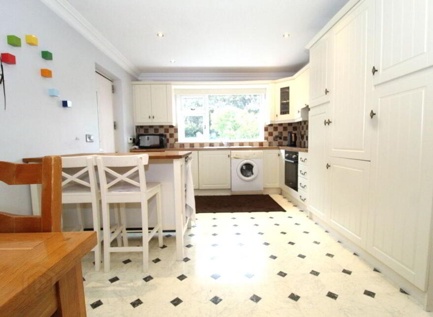 4 Southgate, Crinkle, Birr, R42PP29