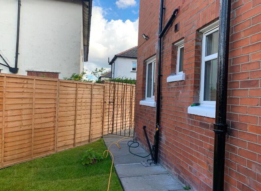 2 Chesham Gardens, Belfast, BT6 8GX
