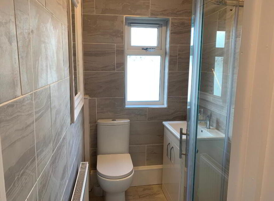 2 Chesham Gardens, Belfast, BT6 8GX