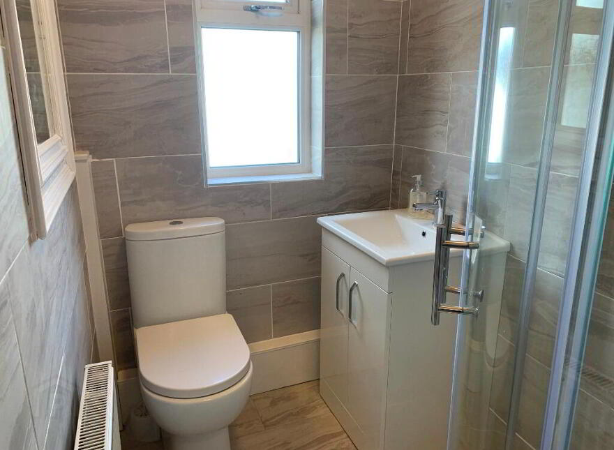 2 Chesham Gardens, Belfast, BT6 8GX