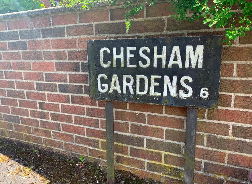 2 Chesham Gardens, Belfast, BT6 8GX