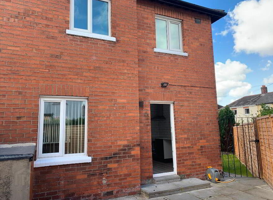 2 Chesham Gardens, Belfast, BT6 8GX