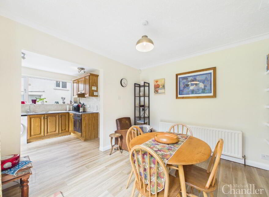 40 Ailesbury Crescent, Belfast, BT7 3EZ