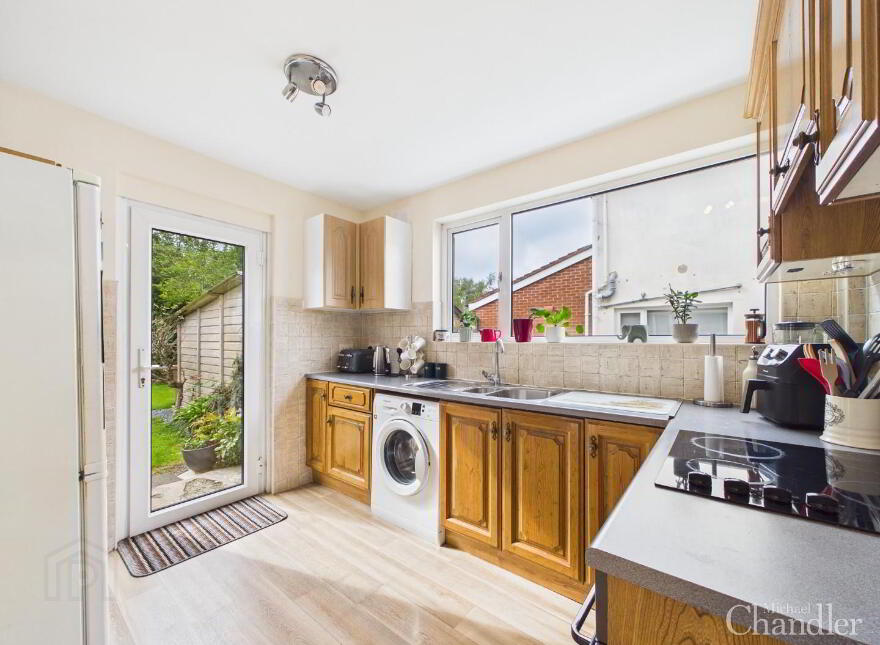 40 Ailesbury Crescent, Belfast, BT7 3EZ