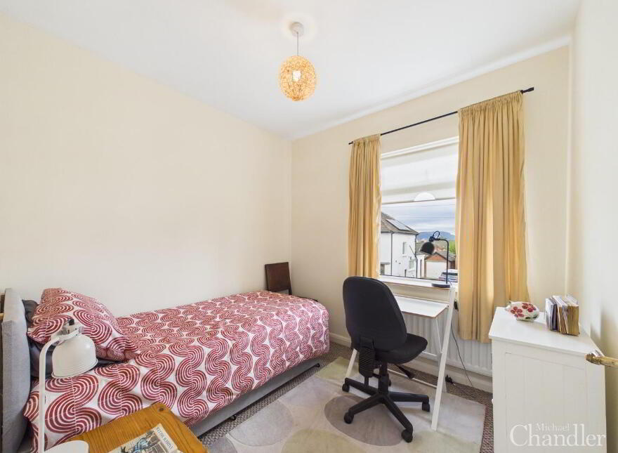40 Ailesbury Crescent, Belfast, BT7 3EZ