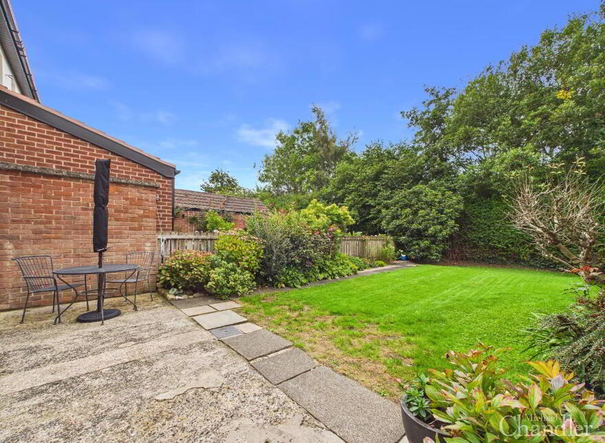 40 Ailesbury Crescent, Belfast, BT7 3EZ