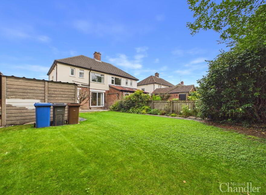 40 Ailesbury Crescent, Belfast, BT7 3EZ