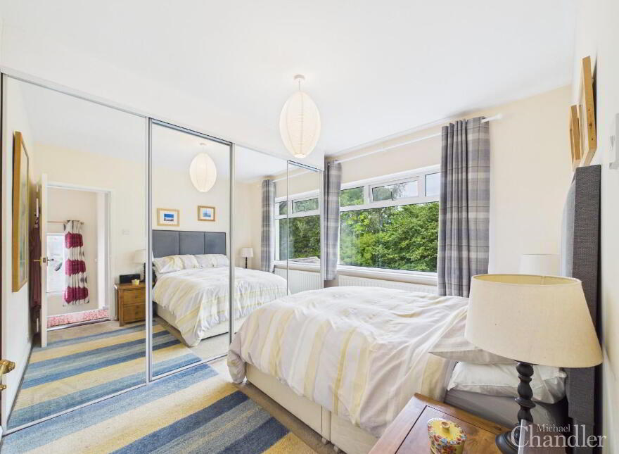 40 Ailesbury Crescent, Belfast, BT7 3EZ