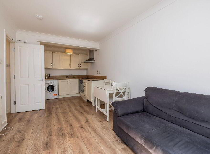Apartment 4 Aston Abbey 10 Aston Quay, Temple Bar, Temple Bar, D02DH74
