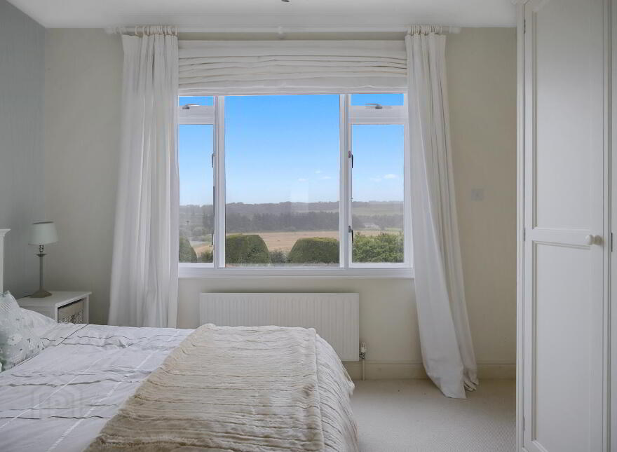 10 Ballaghmore Road, Portballintrae, BT57 8RH