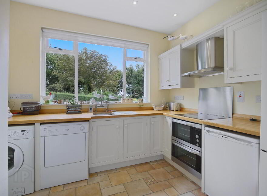10 Ballaghmore Road, Portballintrae, BT57 8RH