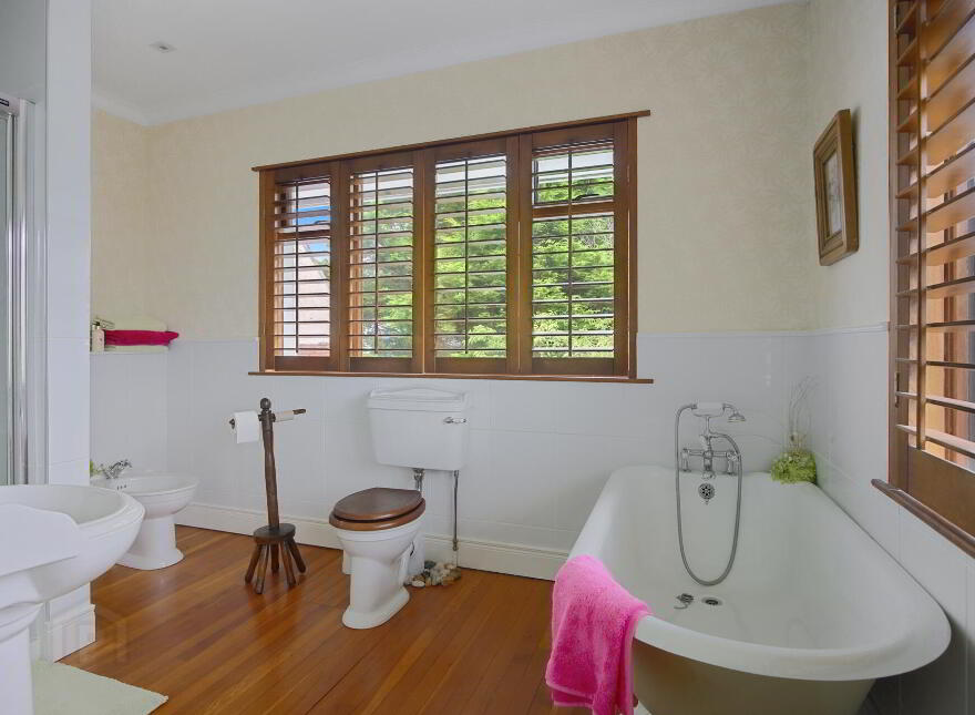 10 Ballaghmore Road, Portballintrae, BT57 8RH