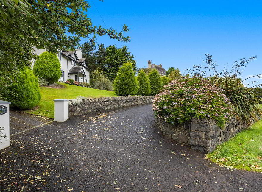 10 Ballaghmore Road, Portballintrae, BT57 8RH