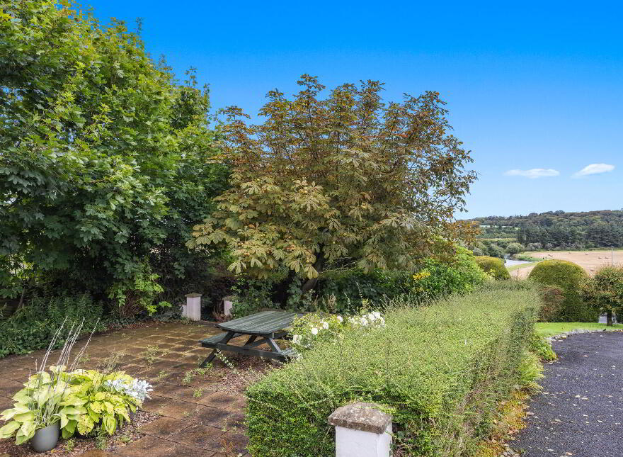 10 Ballaghmore Road, Portballintrae, BT57 8RH