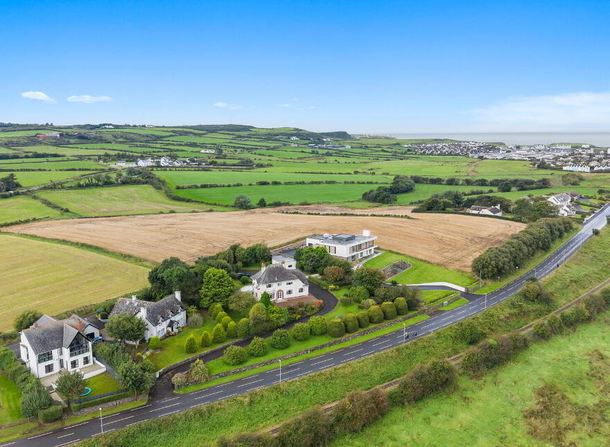 10 Ballaghmore Road, Portballintrae, BT57 8RH