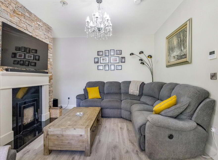 20 Comyn Manor, Swords, K67E7D0