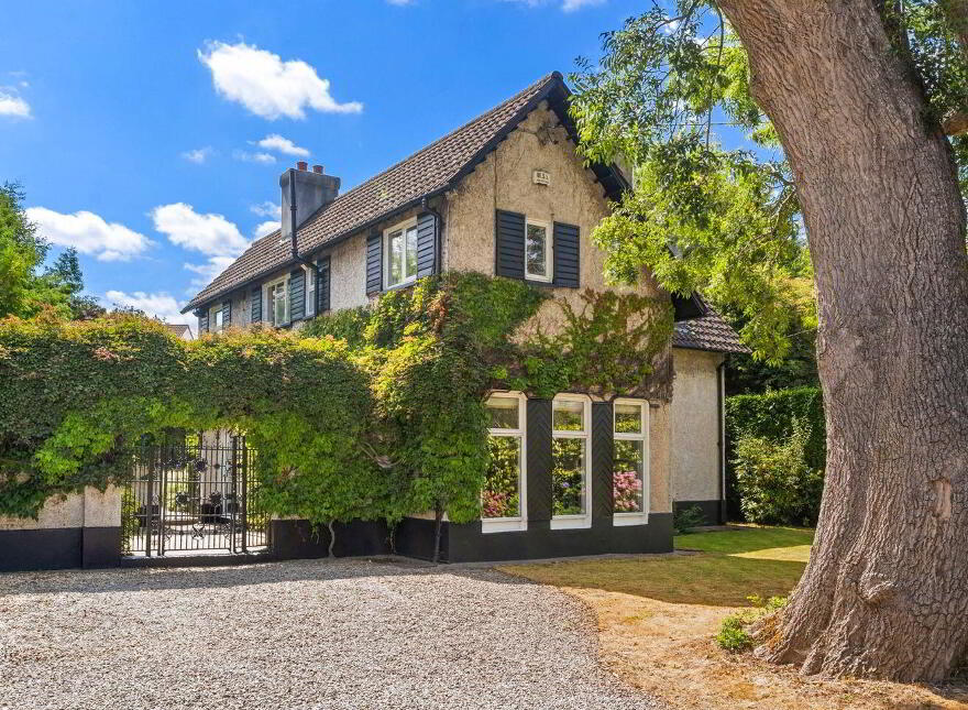 Keady Galleon, Stillorgan Park, Blackrock, Blackrock, A94P621