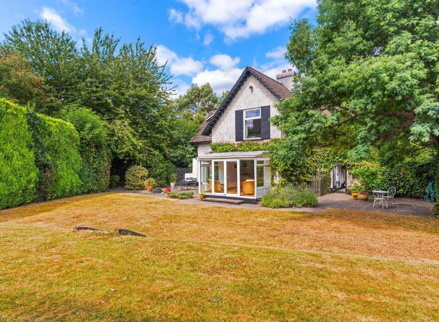 Keady Galleon, Stillorgan Park, Blackrock, Blackrock, A94P621
