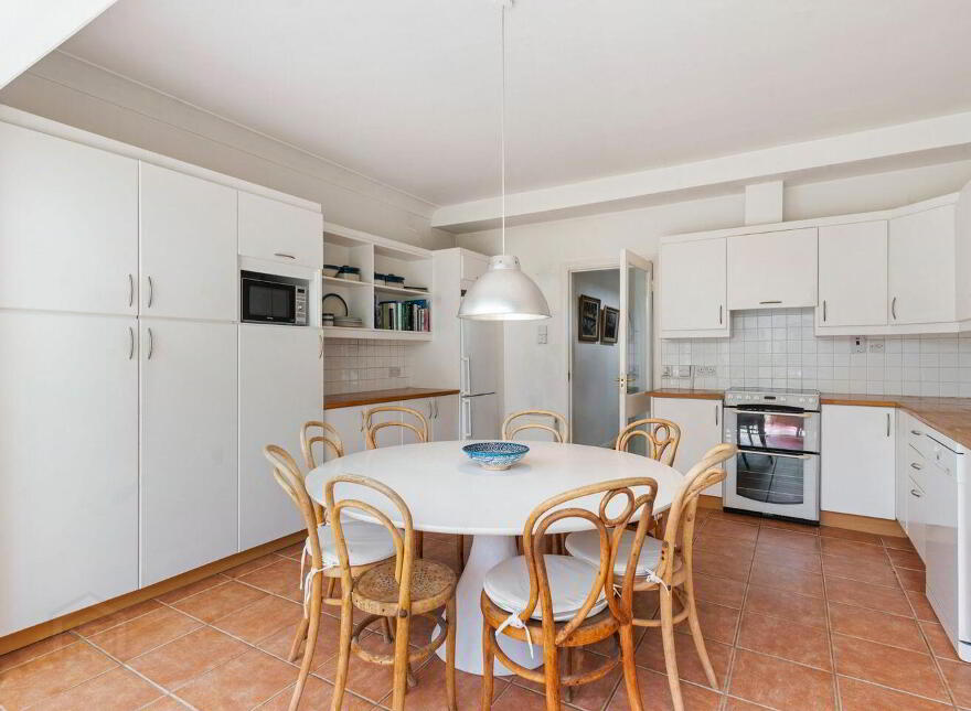 Keady Galleon, Stillorgan Park, Blackrock, Blackrock, A94P621