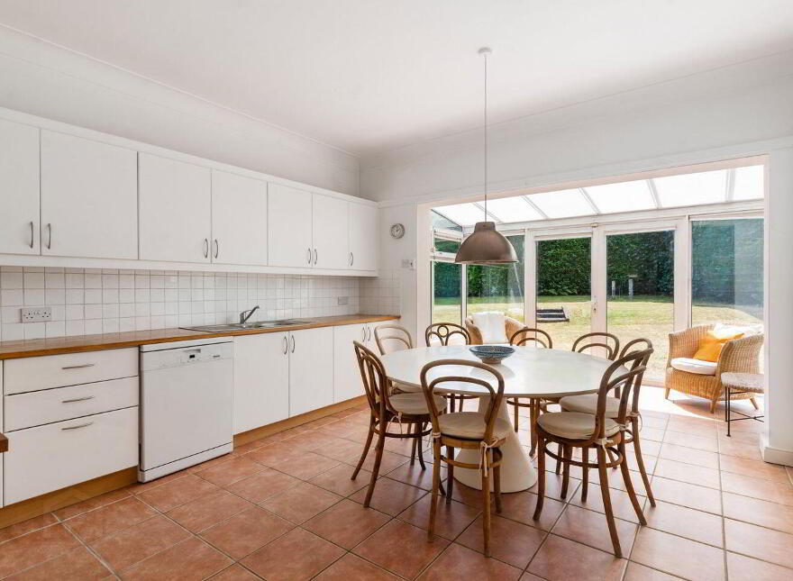 Keady Galleon, Stillorgan Park, Blackrock, Blackrock, A94P621