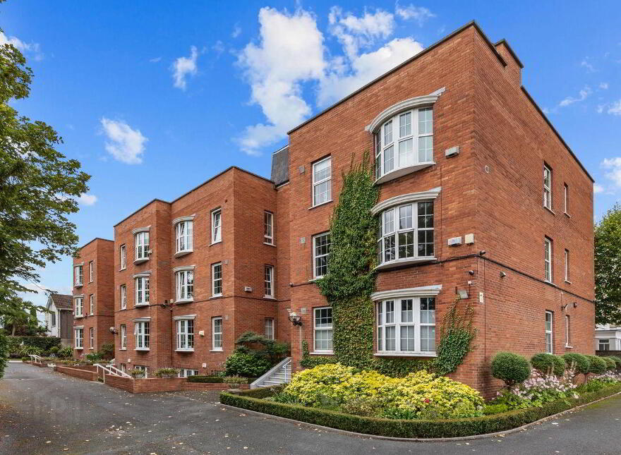 8 Verona, Queens Park, Monkstown, A94H228 photo