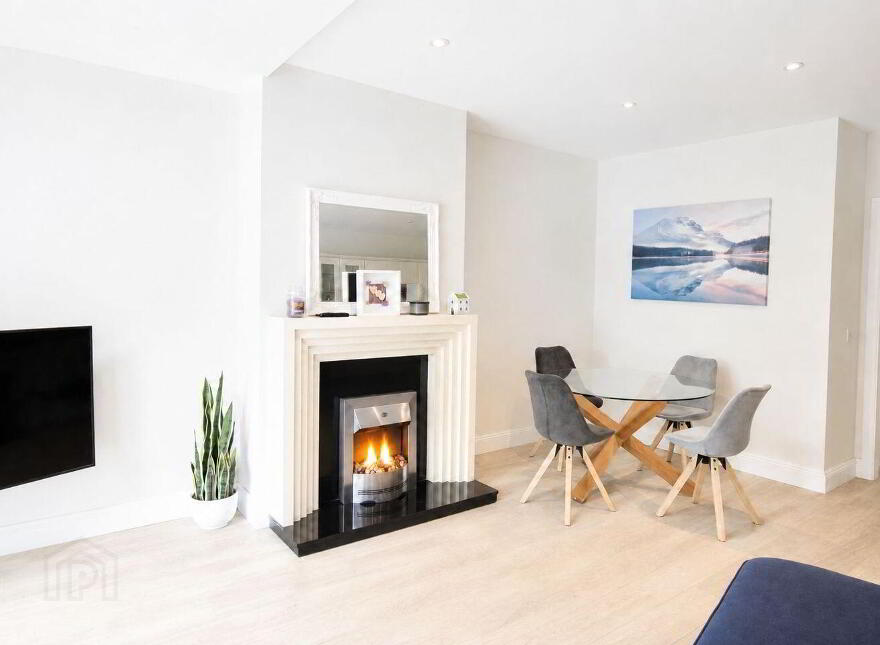 17 The Crescent, Harbour Heights, Passage West, T12KX06
