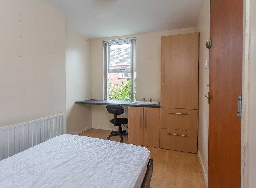Agincourt Street, Belfast, BT7 1RB