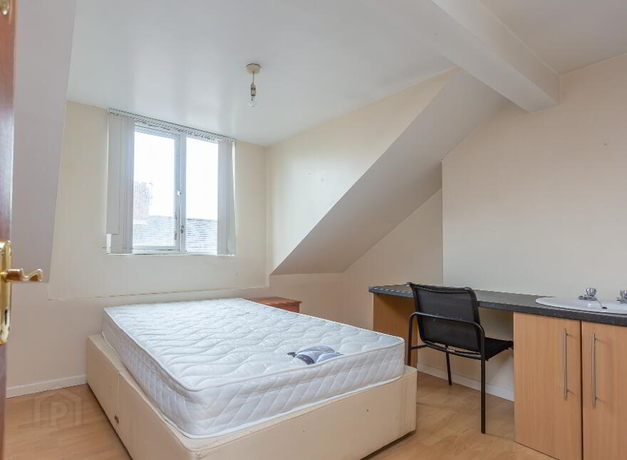 Agincourt Street, Belfast, BT7 1RB