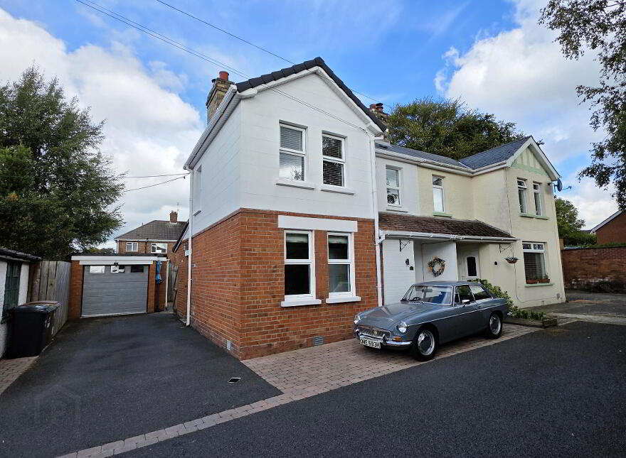 11 Bellevue Park, Lisburn, BT28 3DL photo