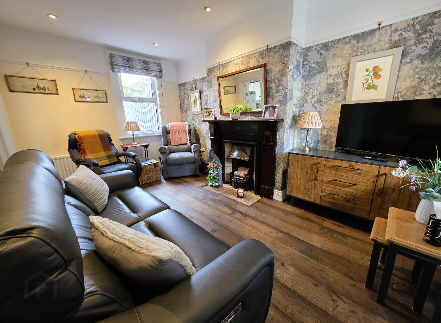 11 Bellevue Park, Lisburn, BT28 3DL