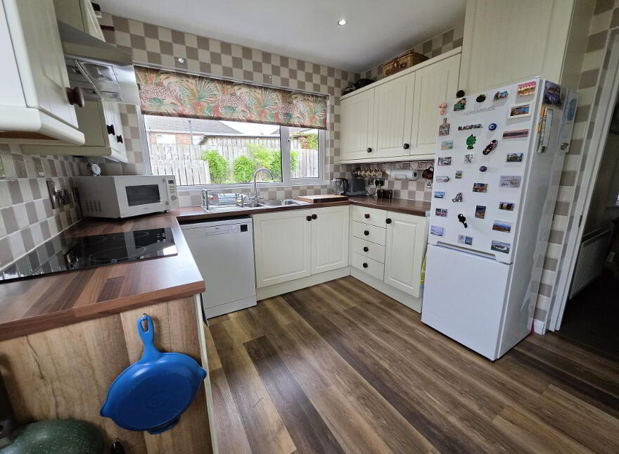 11 Bellevue Park, Lisburn, BT28 3DL
