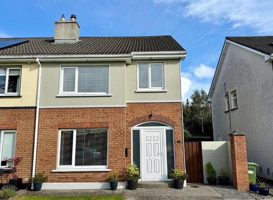 27 Lakeview, Castlebar, F23A243 photo