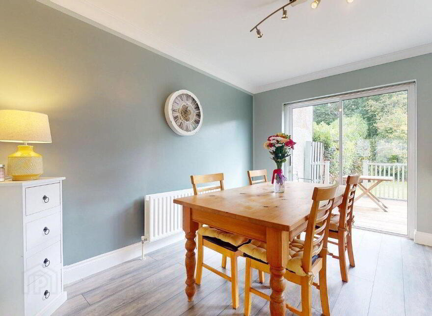 27 Lakeview, Castlebar, F23A243