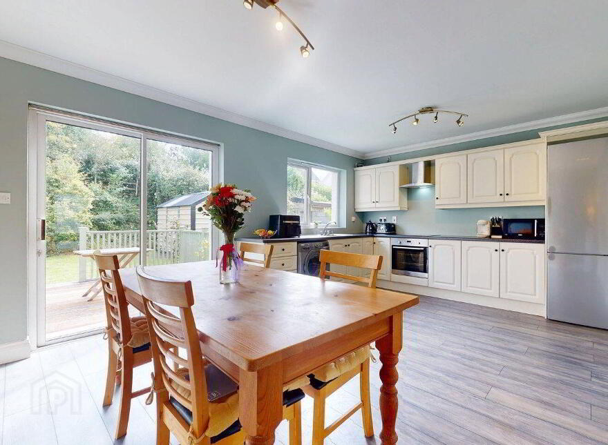 27 Lakeview, Castlebar, F23A243