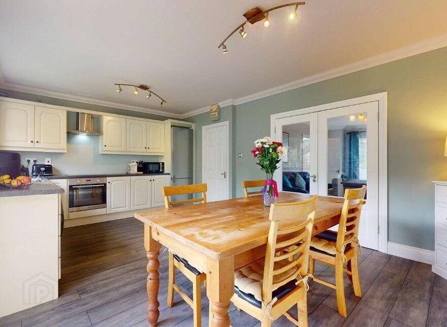 27 Lakeview, Castlebar, F23A243