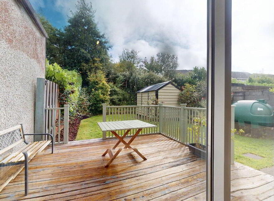 27 Lakeview, Castlebar, F23A243