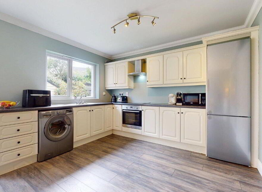 27 Lakeview, Castlebar, F23A243