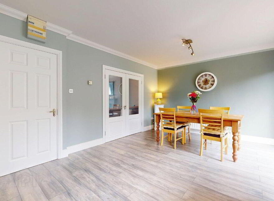 27 Lakeview, Castlebar, F23A243
