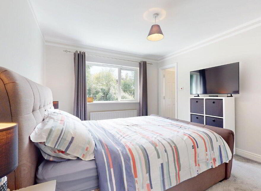 27 Lakeview, Castlebar, F23A243