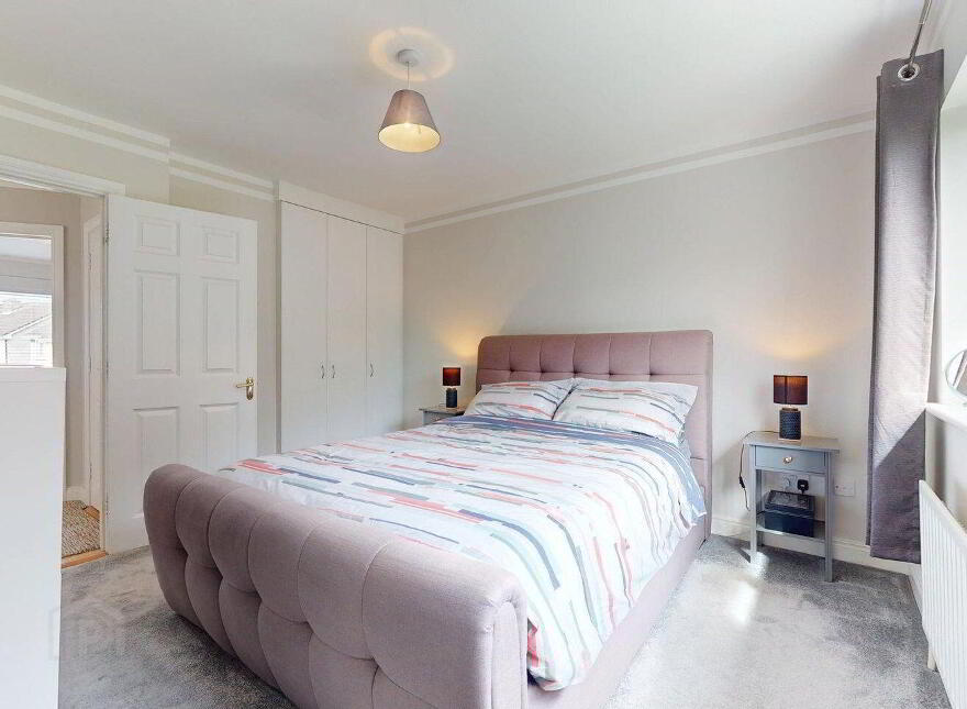 27 Lakeview, Castlebar, F23A243