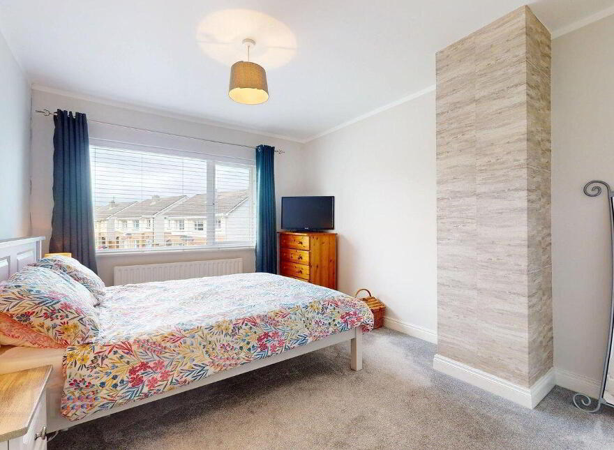 27 Lakeview, Castlebar, F23A243